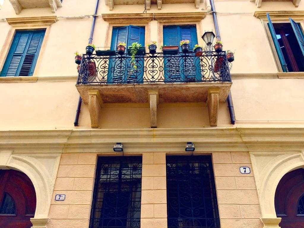 Apartment Writer's