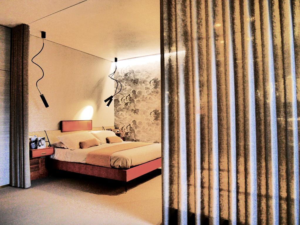 Riverview Apartment *