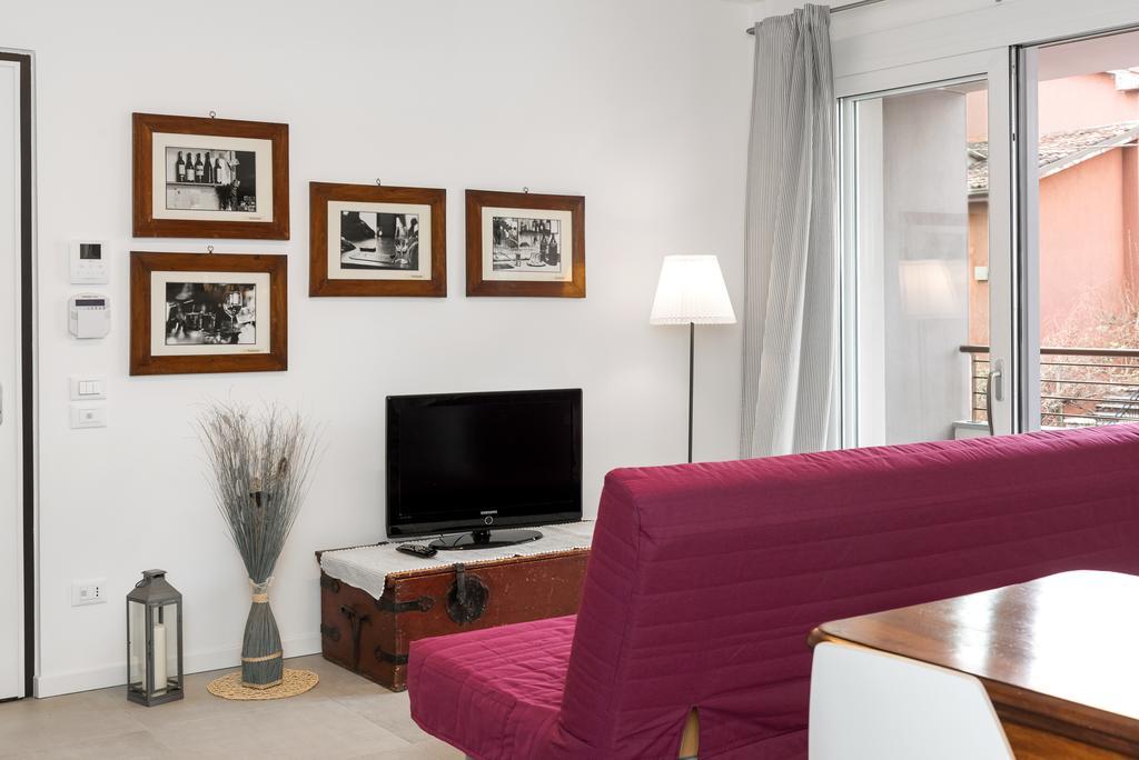 Flats4Rent Corona Apartment