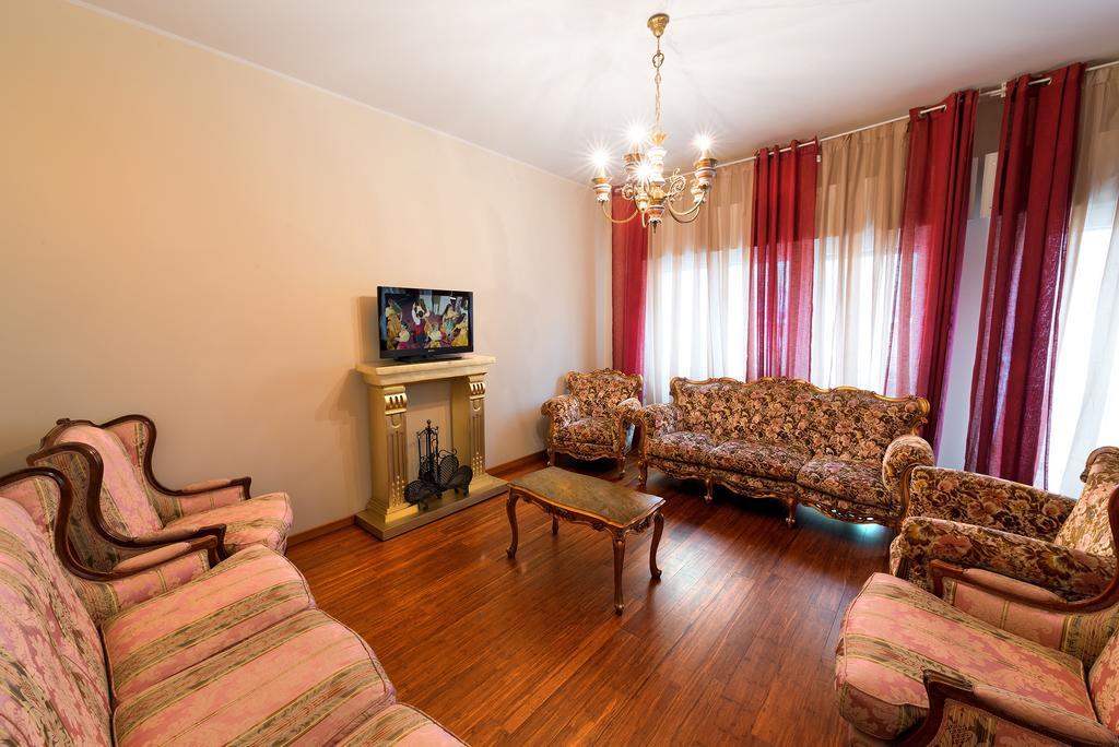 Apartment Centre