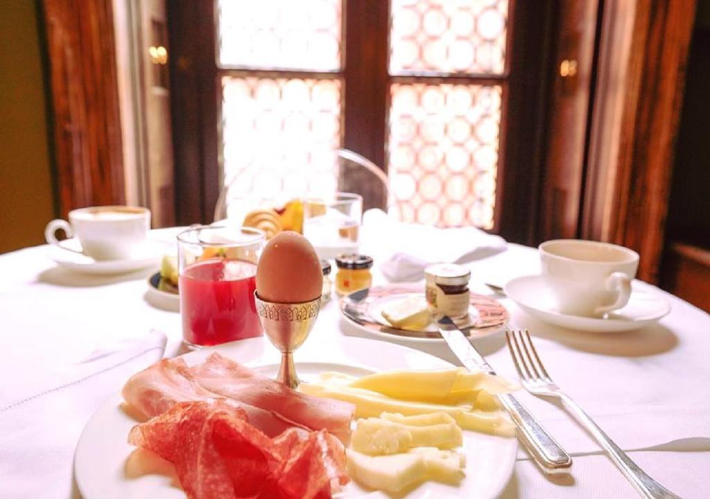 The Gentleman Of Guest house Verona