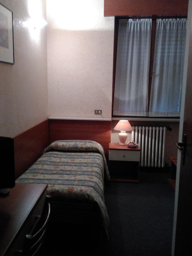 Elena Hotel 2*
