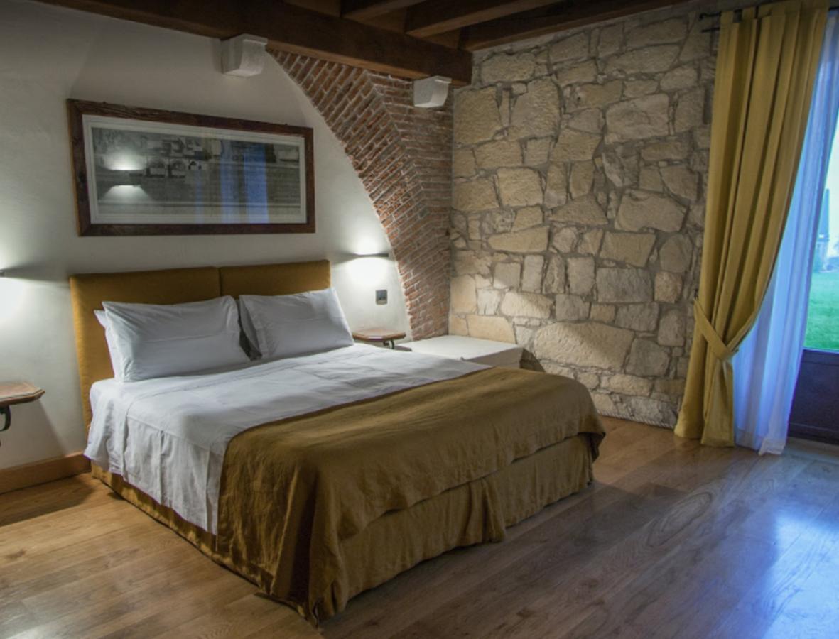Delser Manor House *