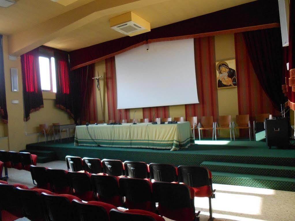 Centro Carraro Fondazione Di Religione *