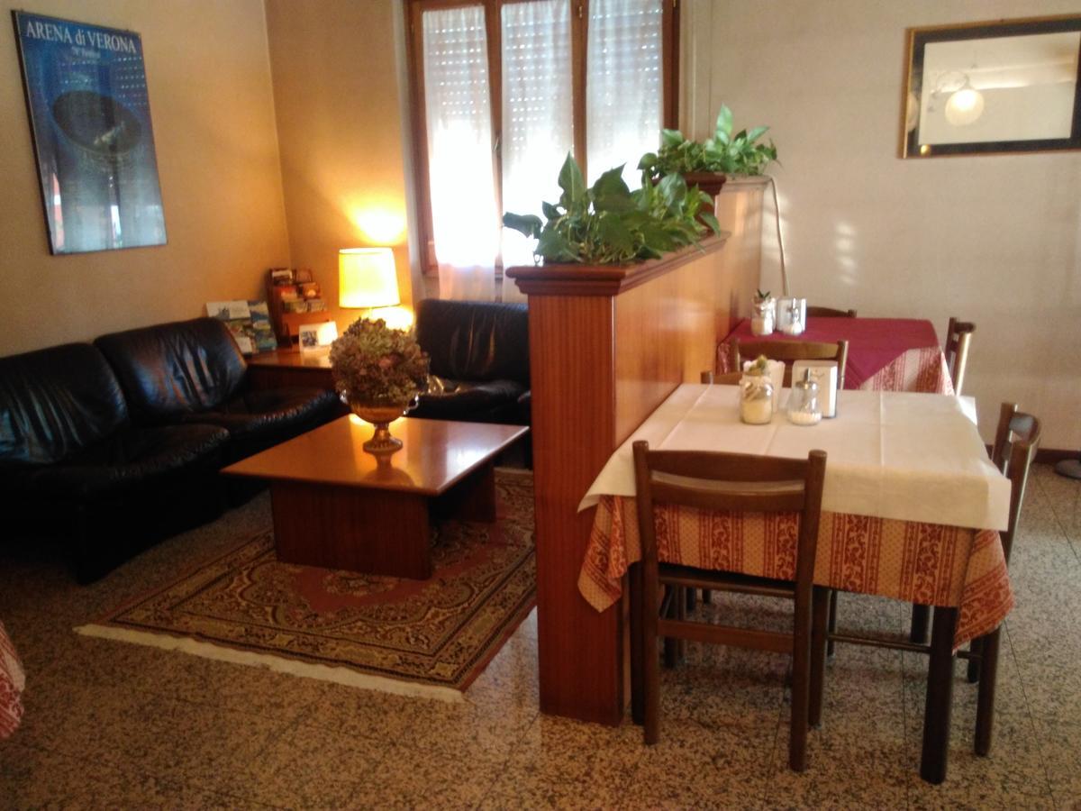 Elena Hotel 2*