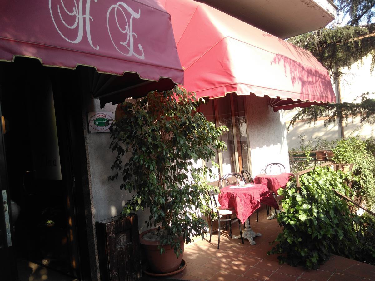 Hotel Elena 2*