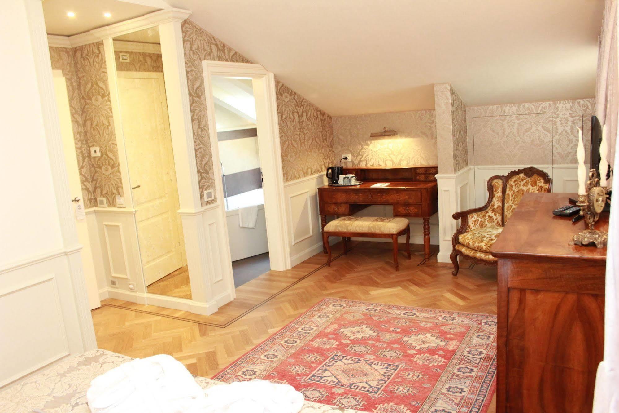 Apartment 3 *