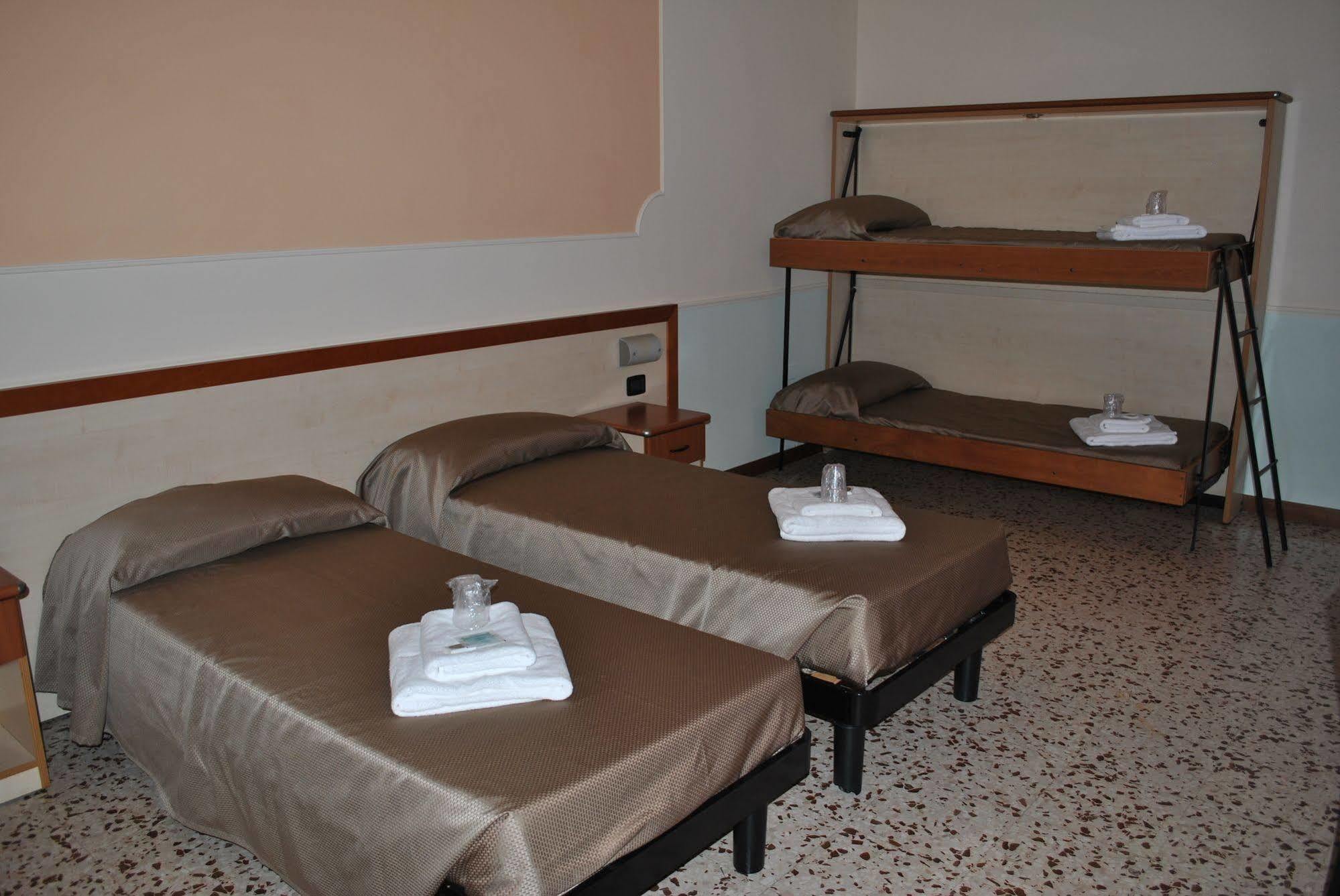 Hotel Centro Carraro Fondazione Di Religione *