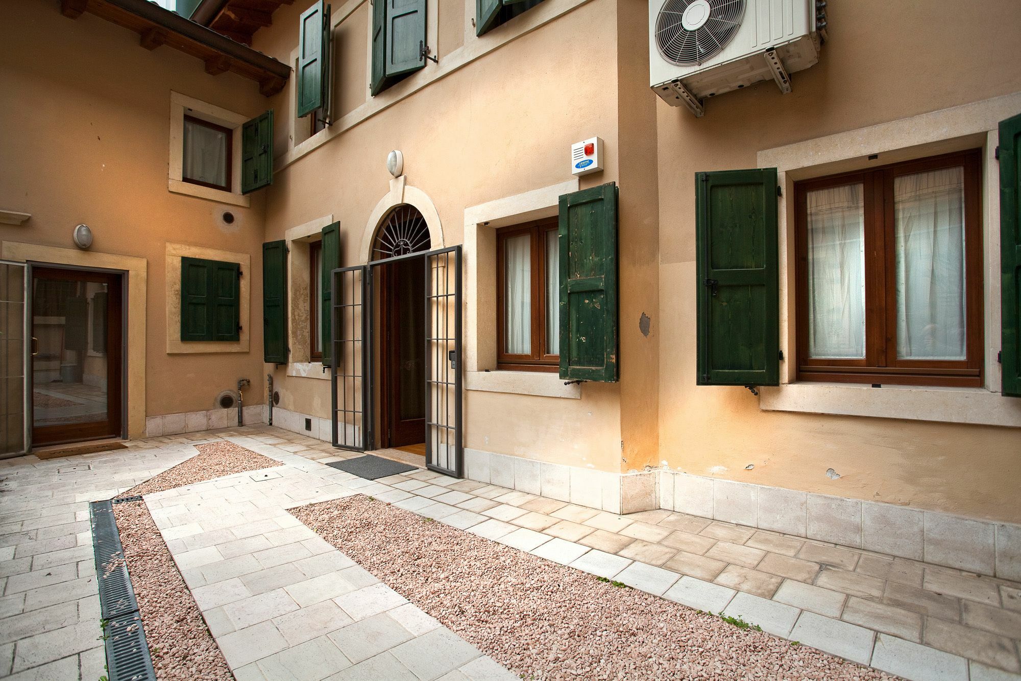 Apartment For Rent Travelers House Verona