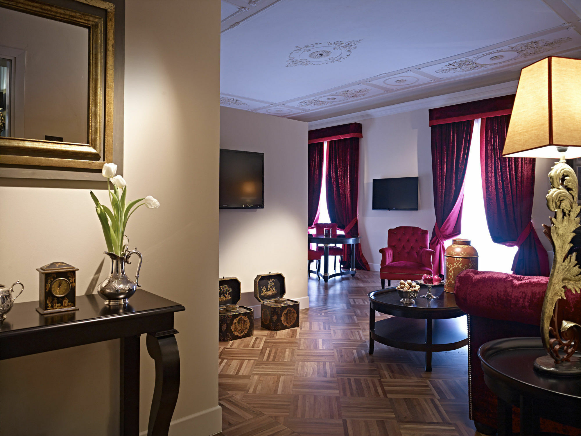 The Gentleman Of Guest house Verona