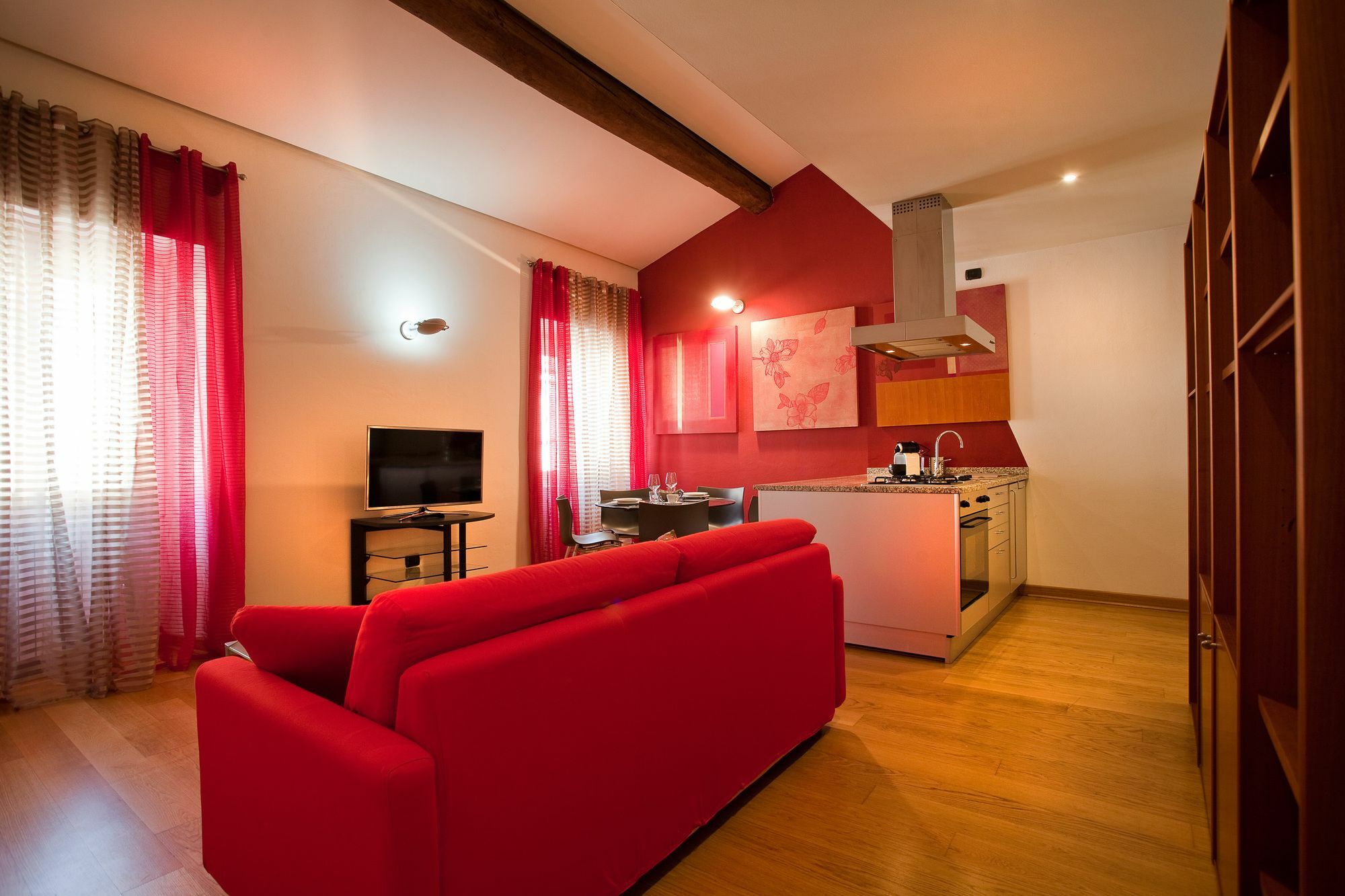 Apartment For Rent Red Theater *