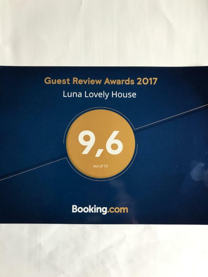Nhà khách Luna Lovely *