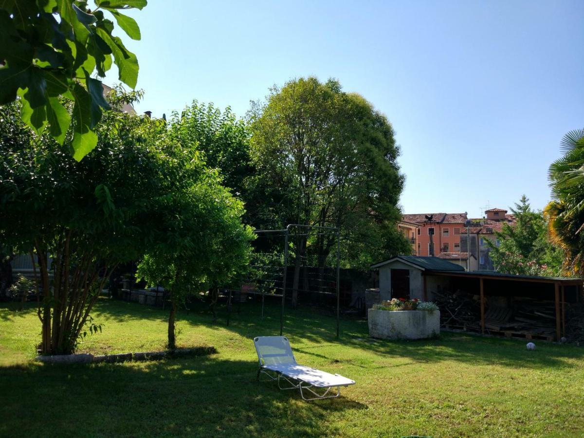 Veronauptoyou Courtyard