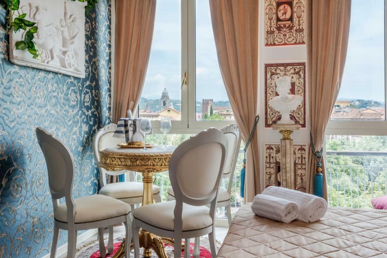 Royal Olympus Nhà khách