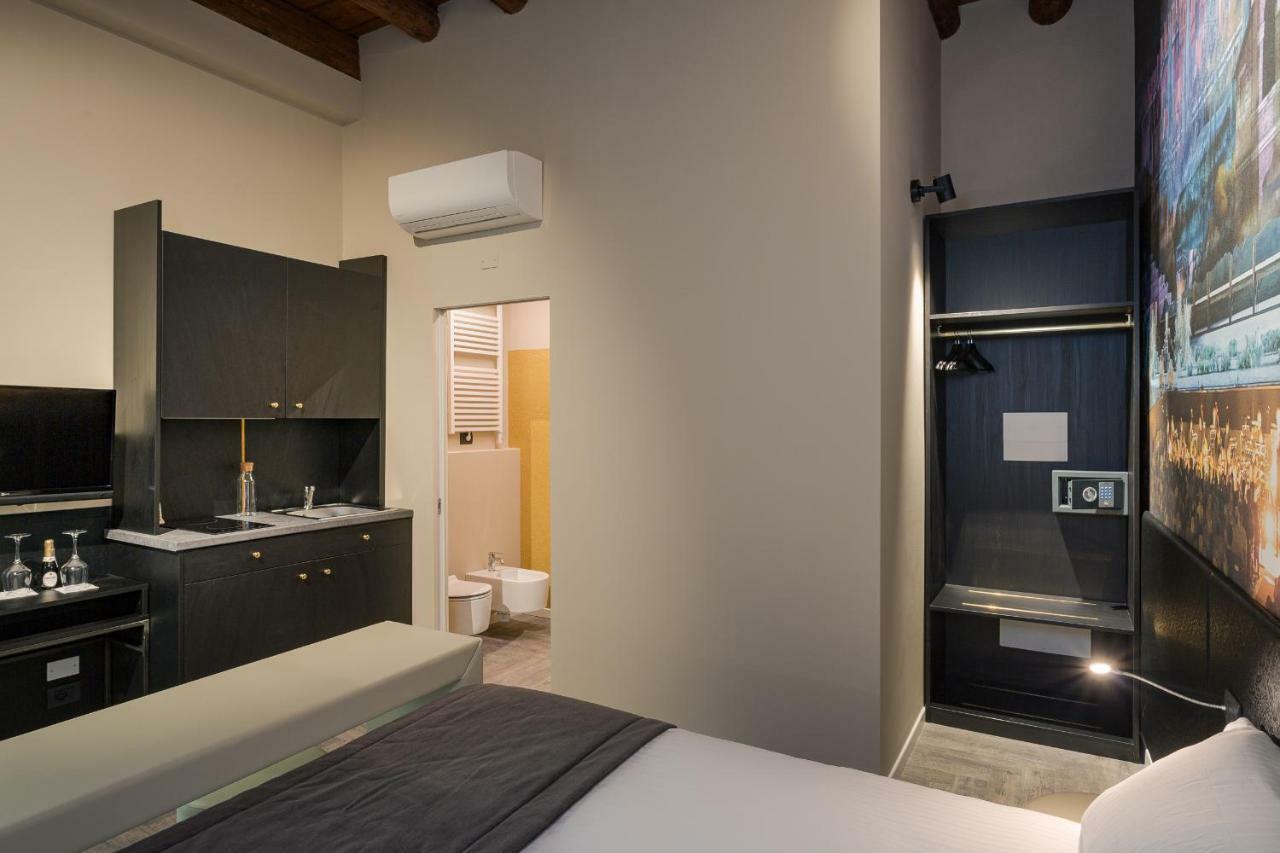 Italianflat - Theatrum And