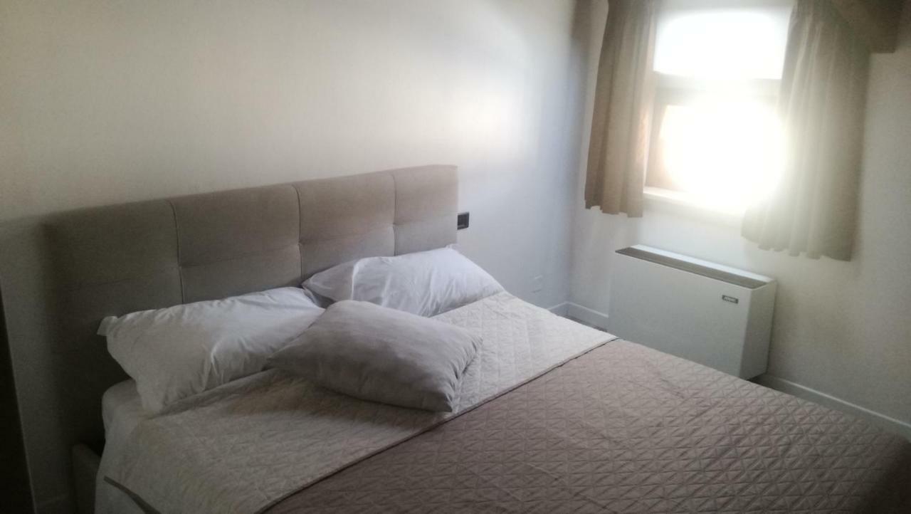 Relais + Private Parking Apartment Verona