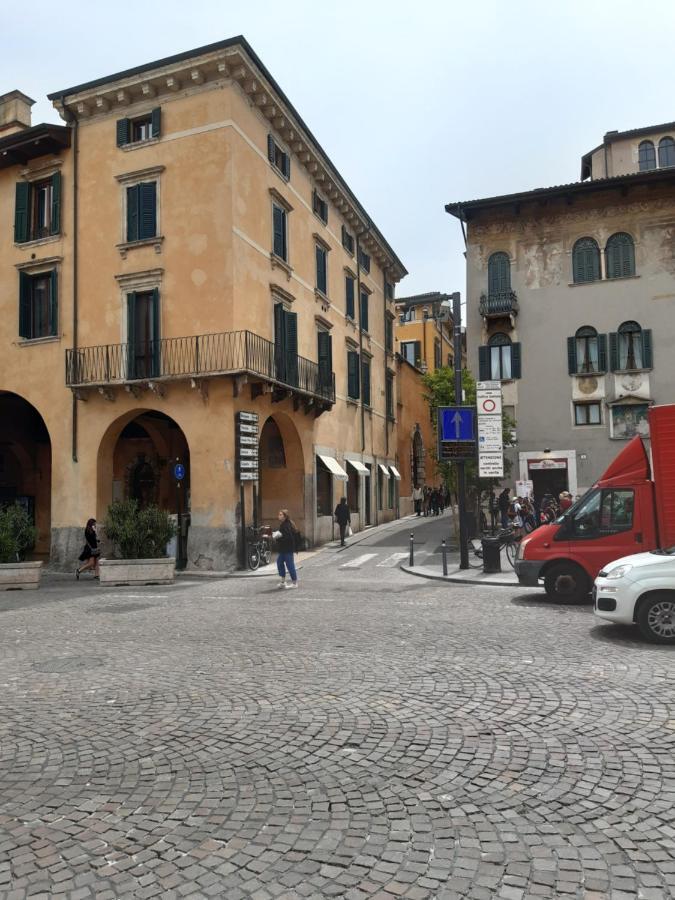 Porta Borsari Apartment *
