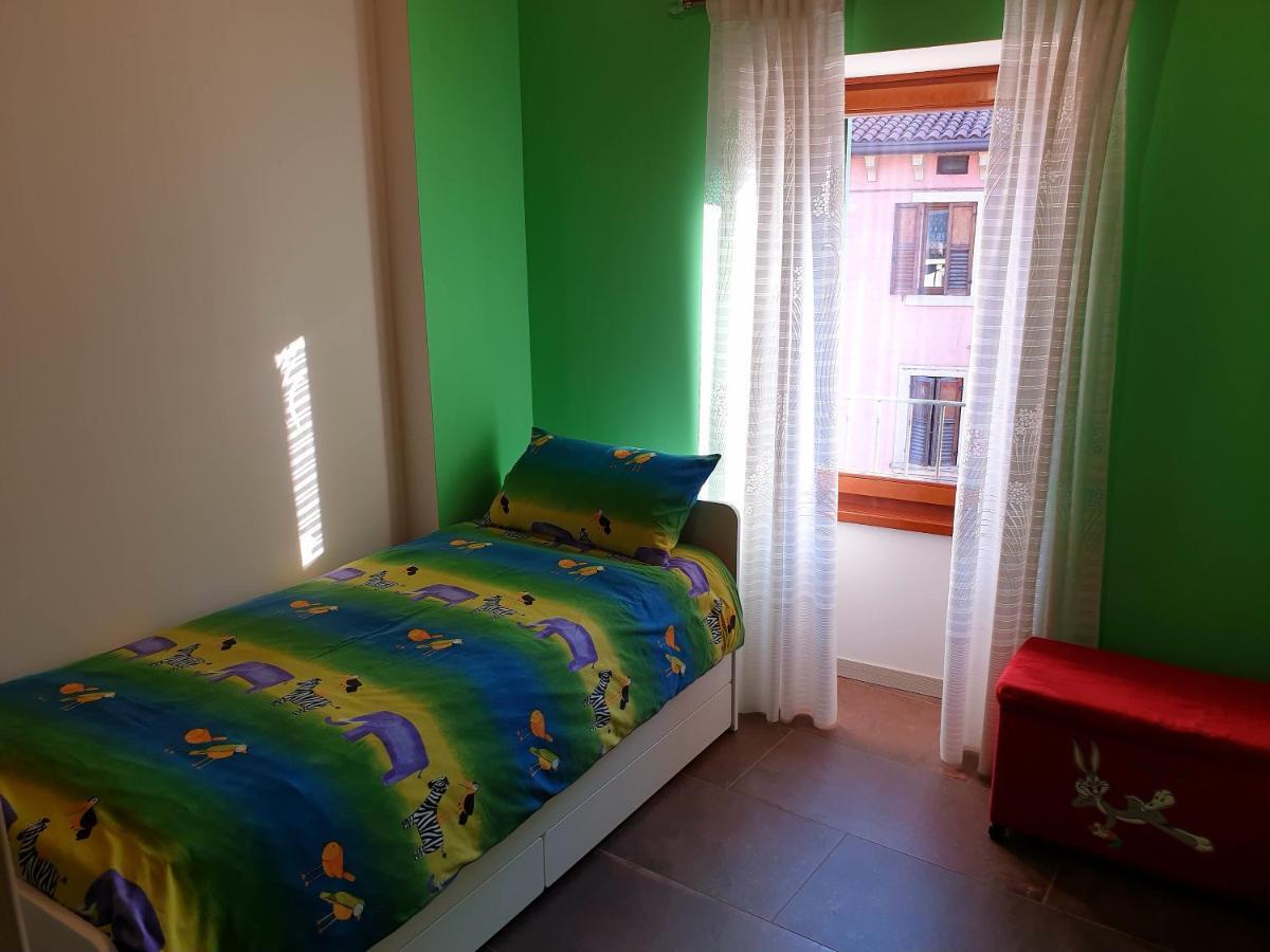 Dimora Rosso San Zeno - Wifi Veloce E Adatto Per Famiglie Huoneisto