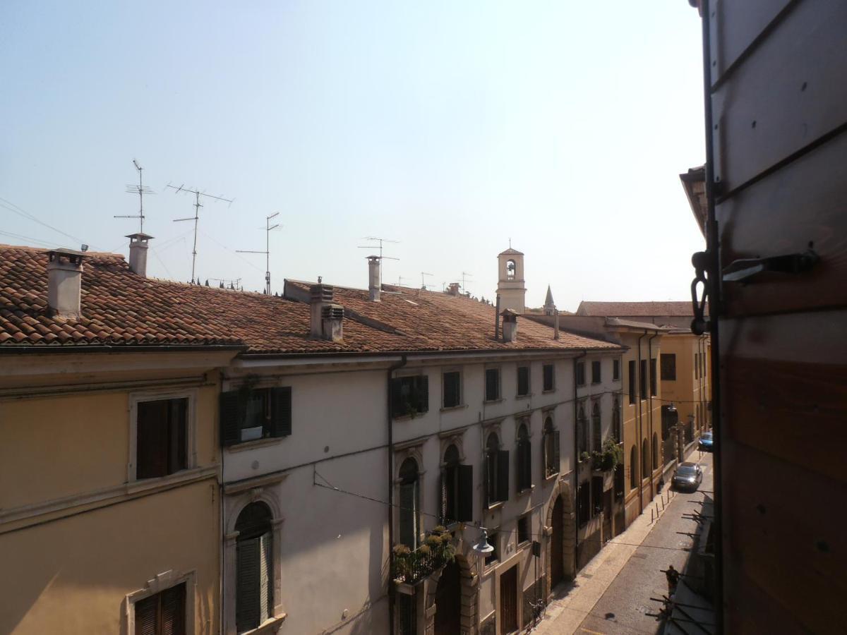 In Center * Verona