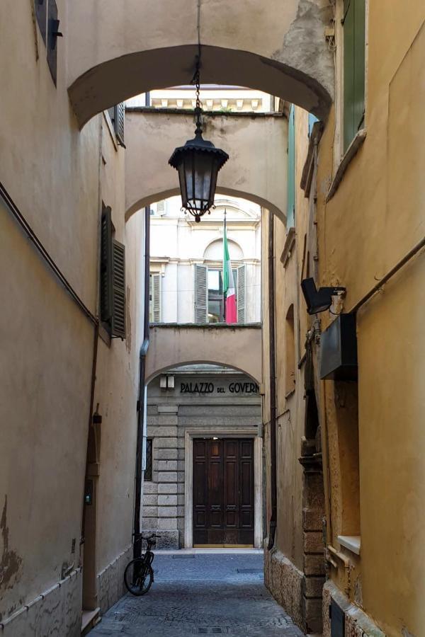 Ai Cinque Archi