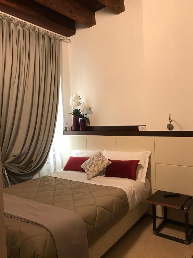 Porta Borsari Relais Guest house