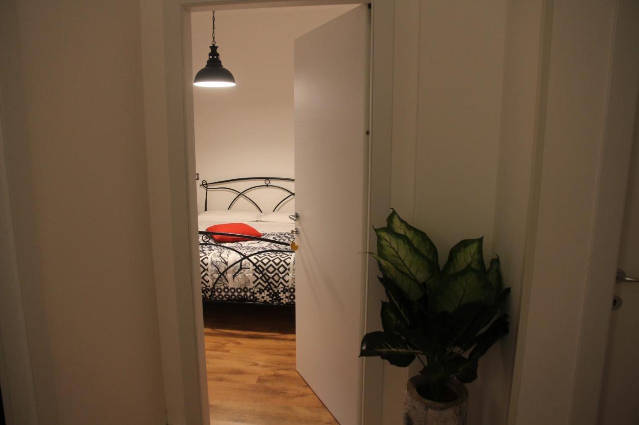 Bed & Breakfast Es - Essential Solution & Emotion Stories