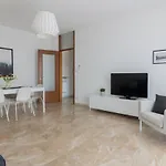 Italianflat - Via Adami, 3 Bedroom Flat, Free Parking