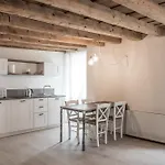Carrera Home Appartamenti Verona - Bike Hotel