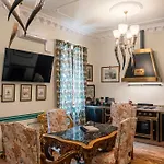 Regal House Verona Regimental