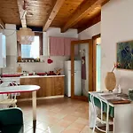 Bright, Cozy Apartment In The Heart Of Verona
