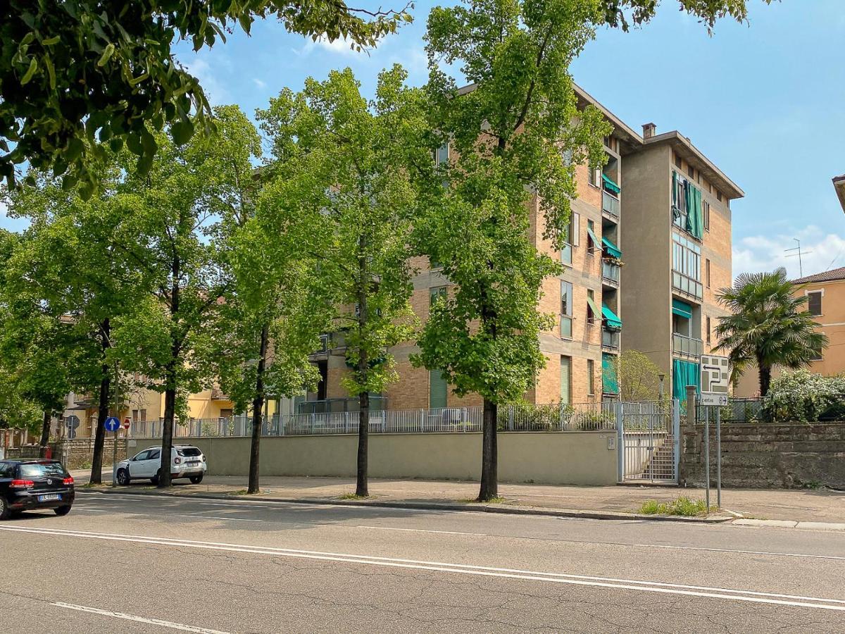 Apartment 21 *