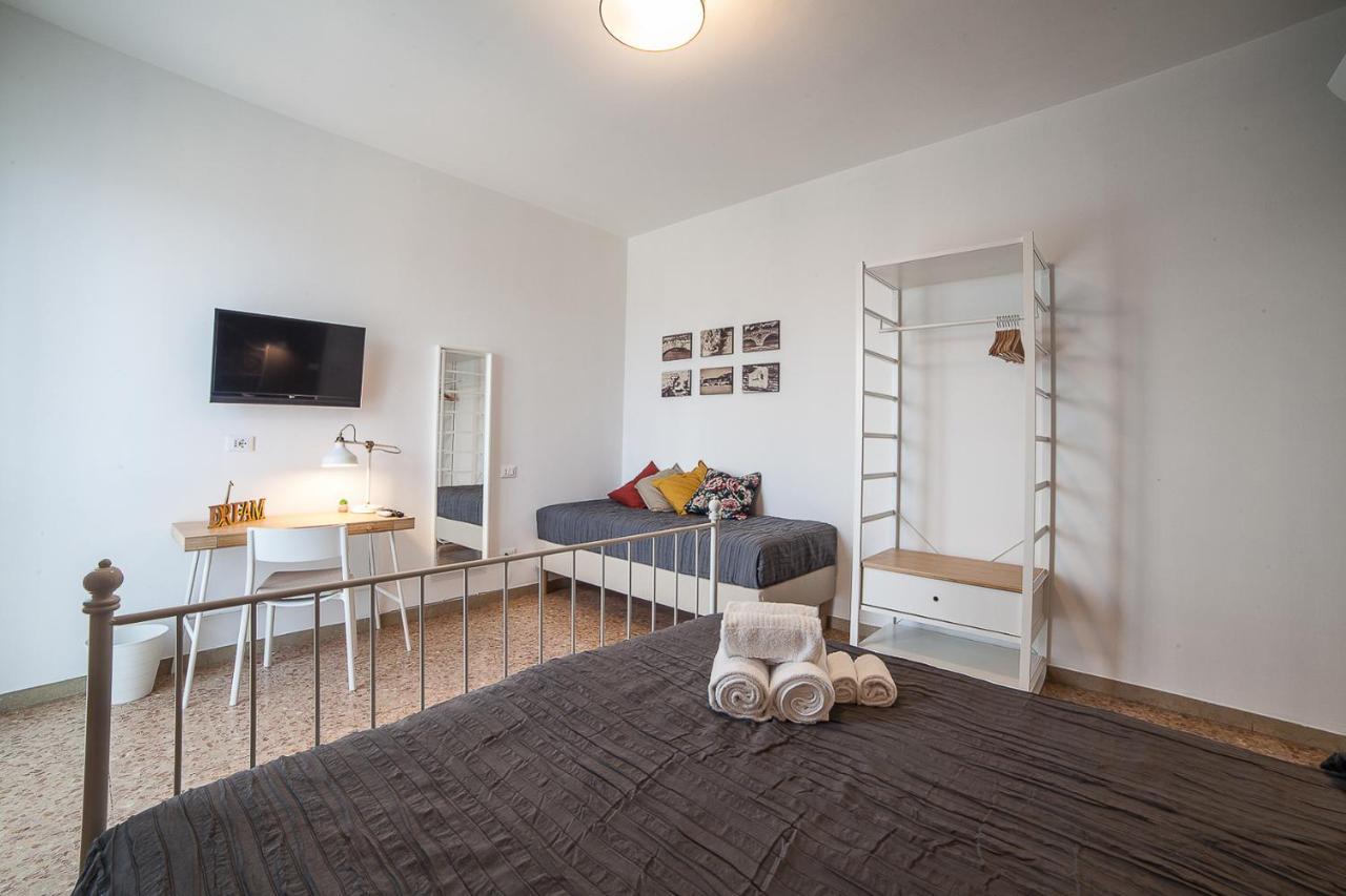 21 Apartment *