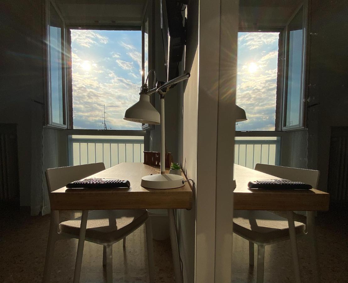 Apartment 21 *