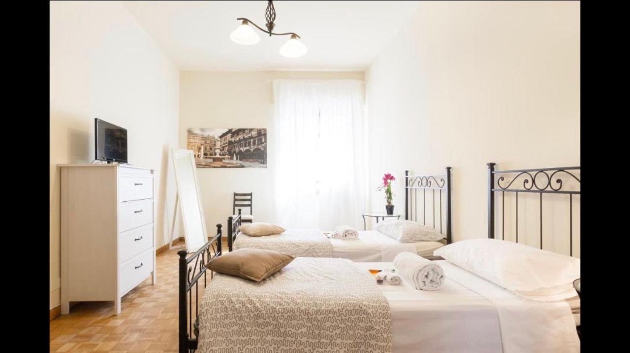 Bed & Breakfast Happiness - Center