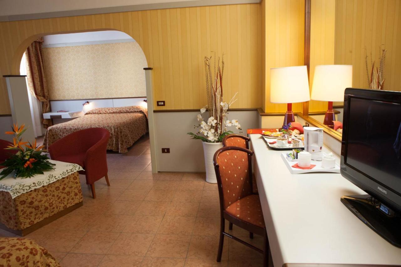 Maxim Hotel