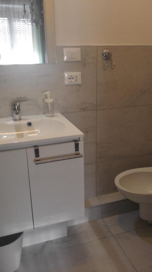 Minihouselarissa Diverona *