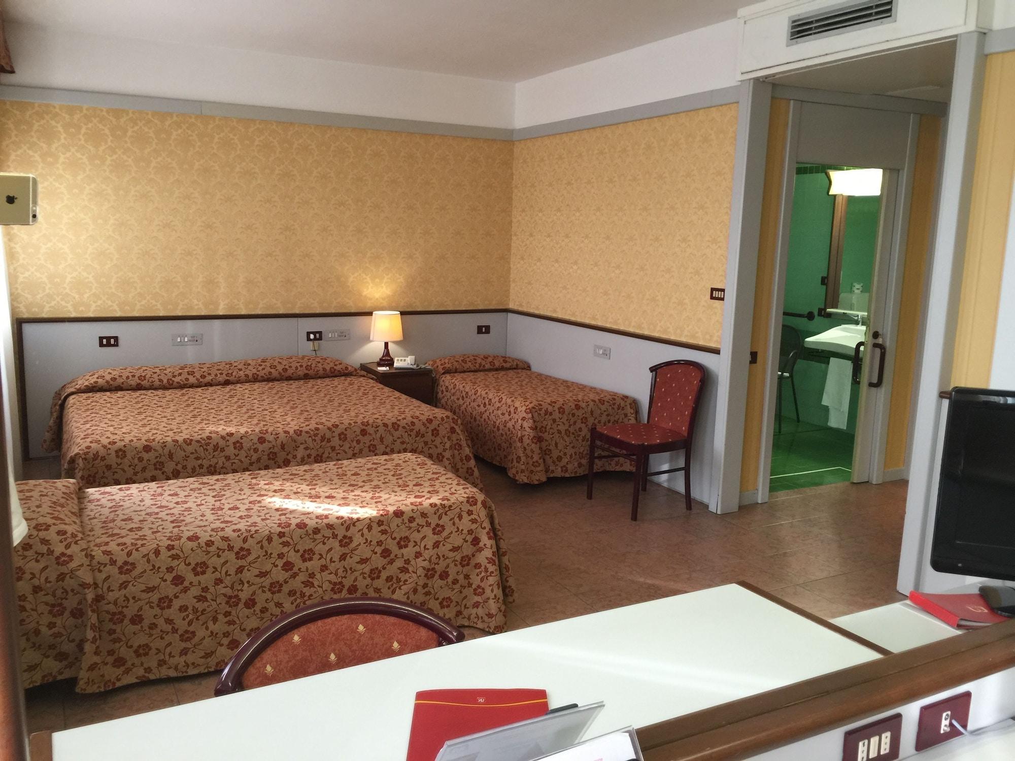 Maxim Hotel