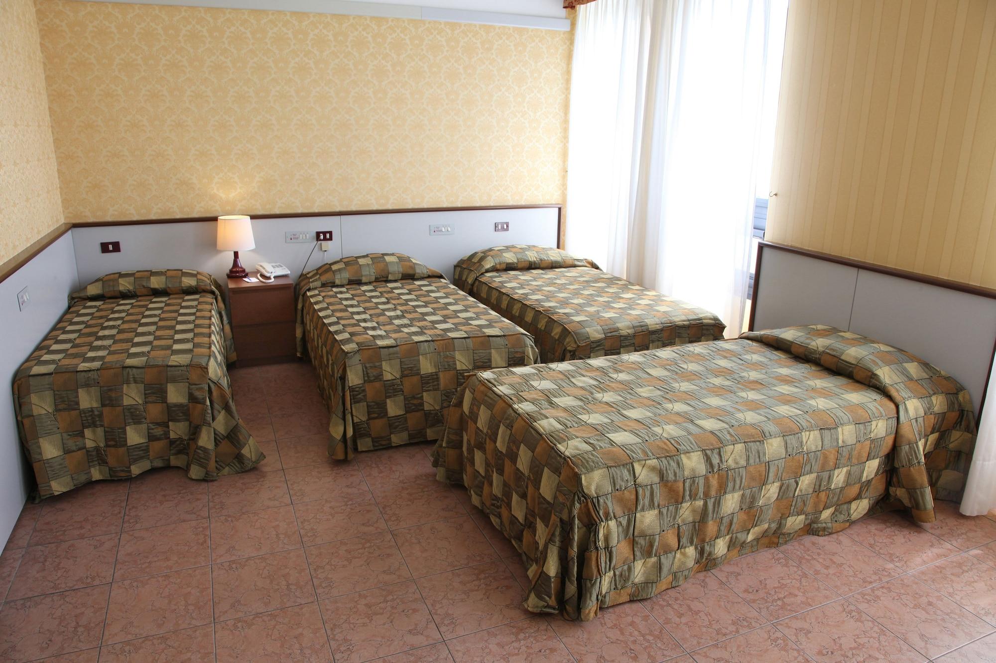 Maxim Hotel 4*