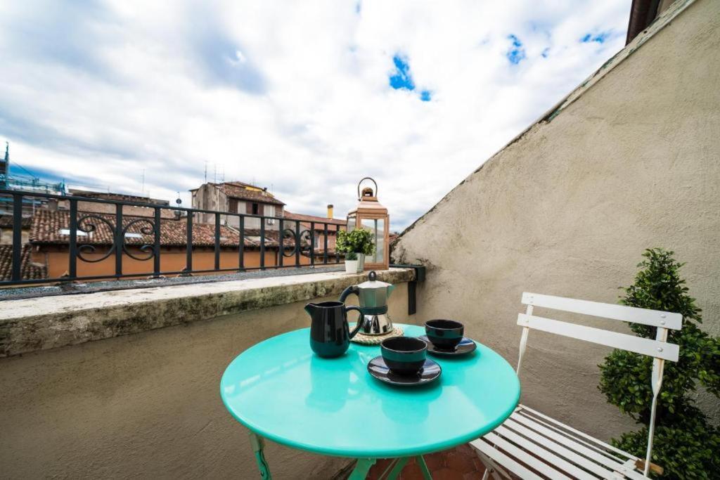Balcony *