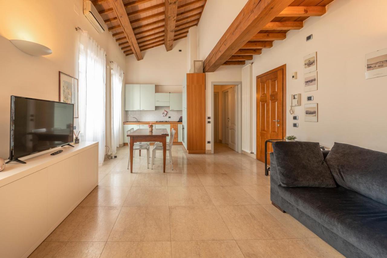 Cozy Flat With Big Balcony Few Steps From Arena Apartment *