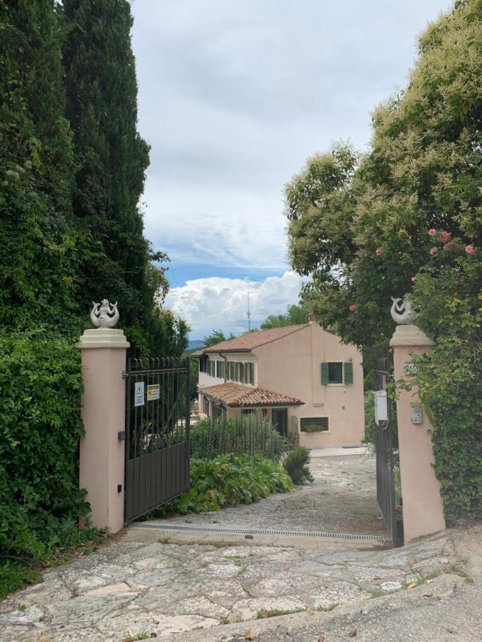 Pousada Villa Isidoro Ampio Parco ,Piscina Privata, Arte E Giochi , Fitness *