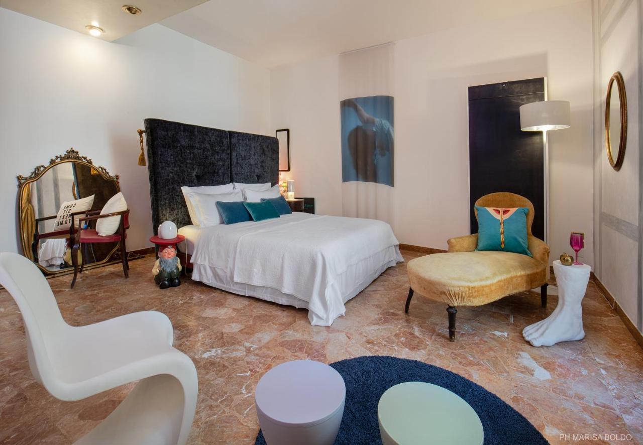 Billie's Flat Red - Art & Design In Historic Centre Verona