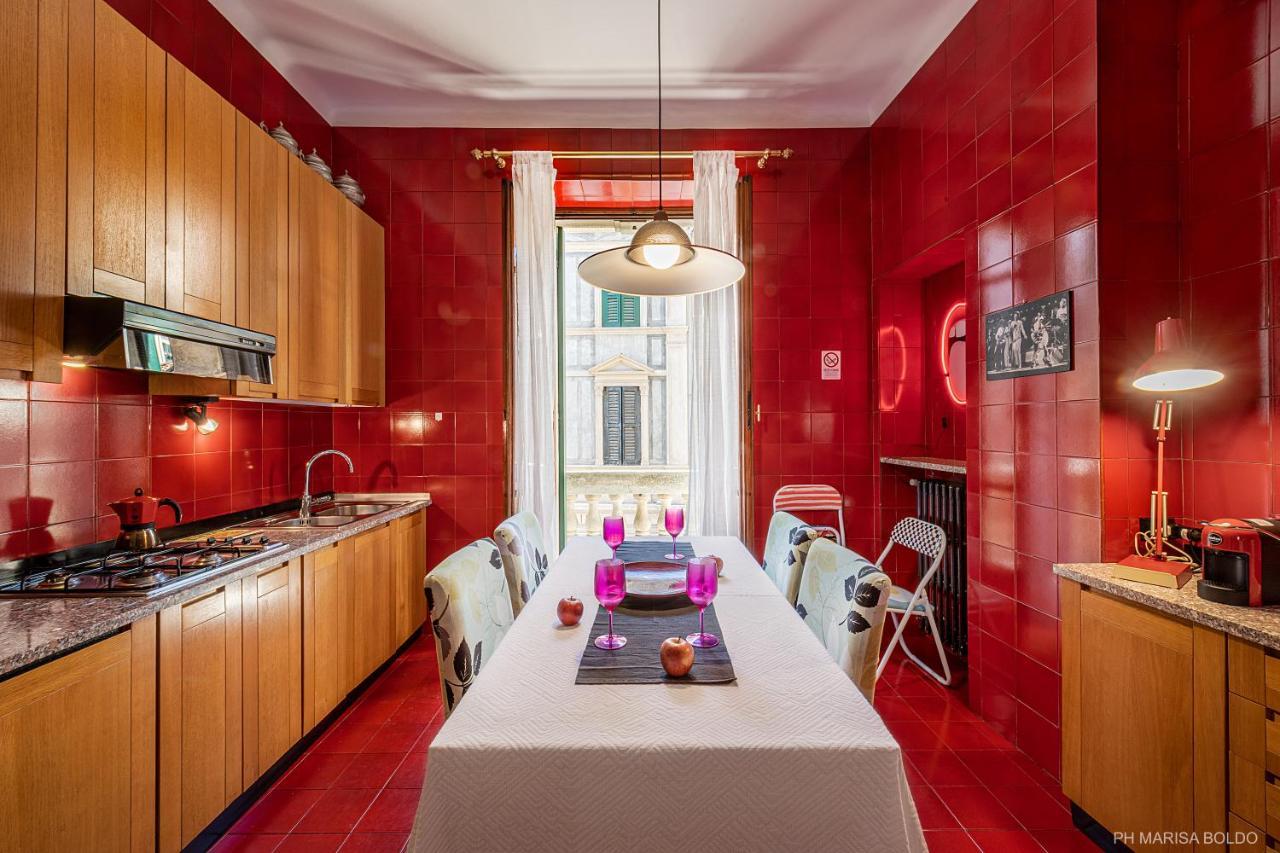 Billie's Flat Red - Art & Design In Historic Centre