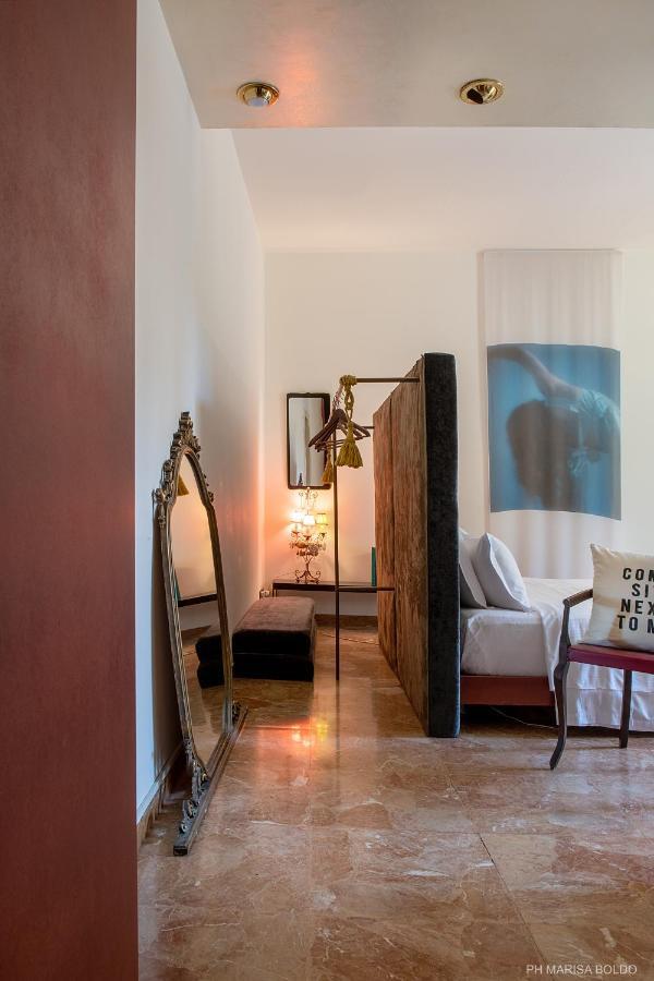 Billie's Flat Red - Art & Design In Historic Centre Apartment *