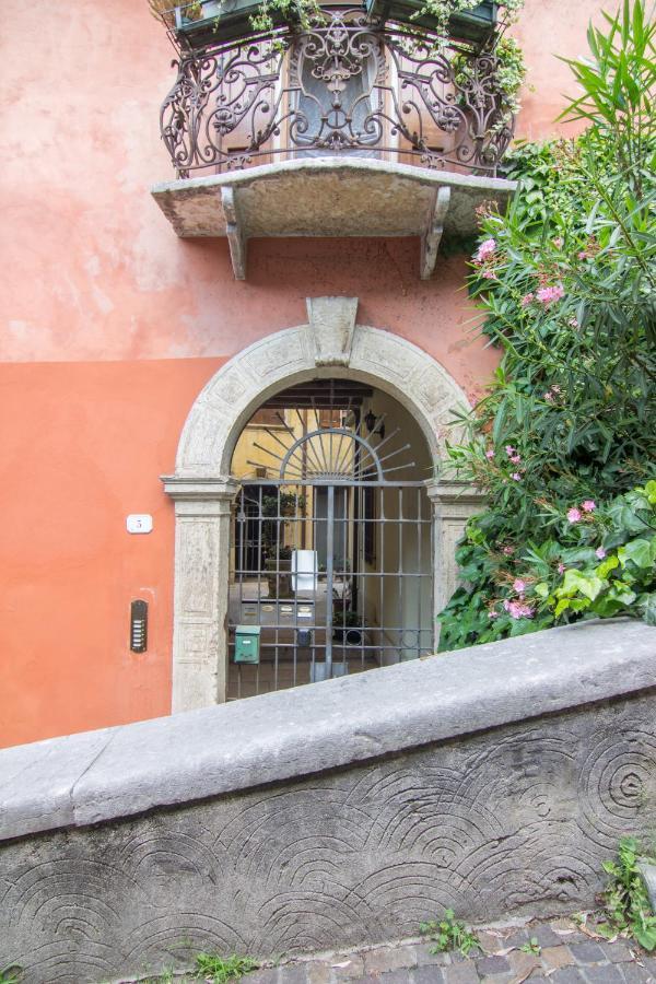 Ponte Pietra No 5 Sulla Romantica Scalinata Apartment *