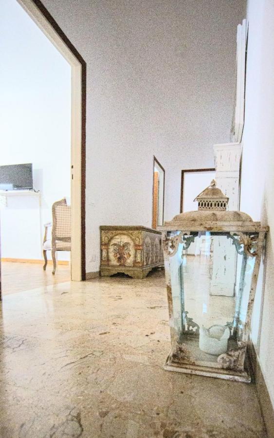 Bed & Breakfast Happiness - Center
