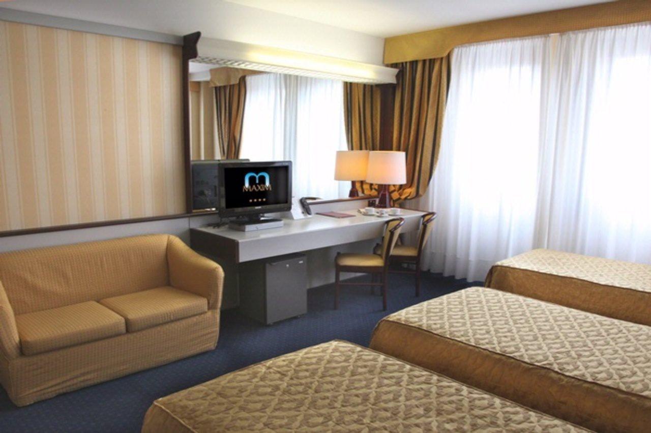 Maxim Hotel 4*