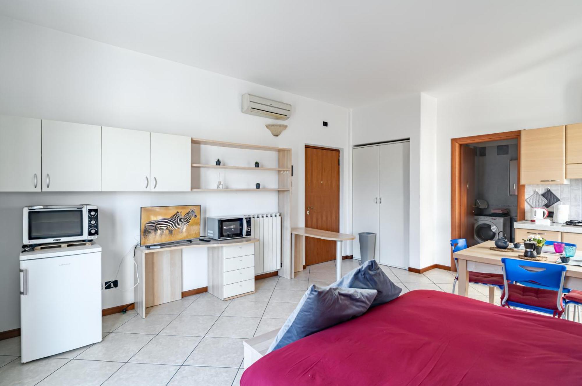 Ospedale Borgo Roma Cozy Studio W/private Parking! Verona