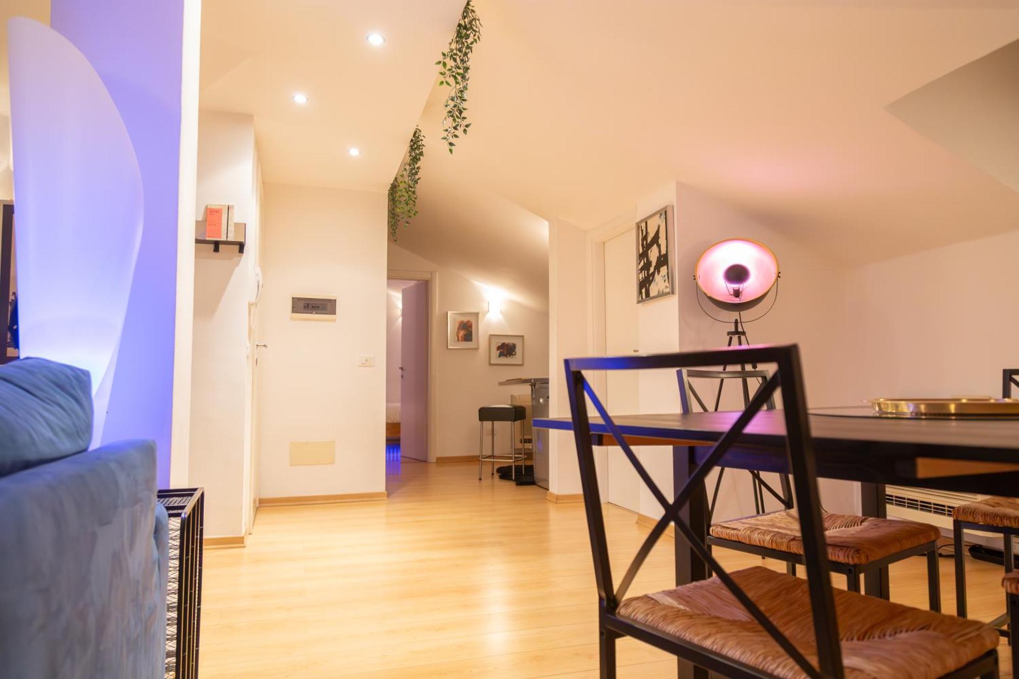 La Mansarda Modern House Apartment