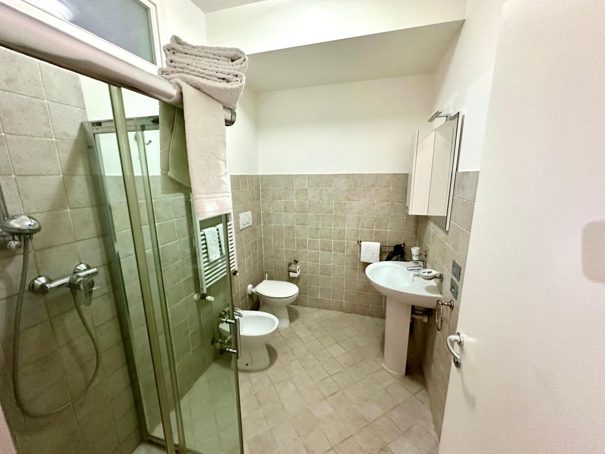 Guest house Ai Giardini -vicino Ospedale Borgo Trento E Centro Storico 2*